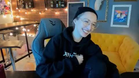 Snapshot of filipinaadams chatting on September 18, 12:14 am cap and Lana online show from September 18, 12:14 am