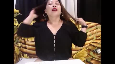 Yhen online show from April 17, 9:50 pm