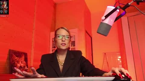 Lady online show from April 15, 7:58 pm