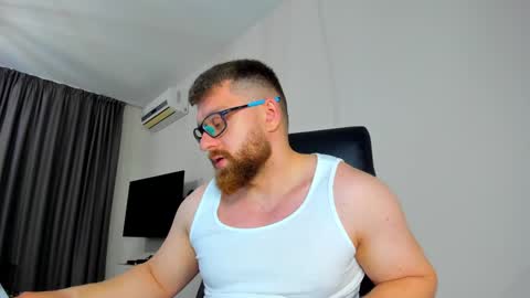 FindomGuyXXX online show from April 18, 4:20 pm