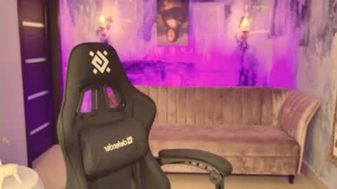 fiora online show from September 13, 11:34 am