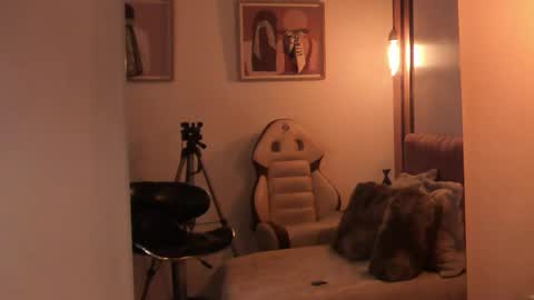 fiorella_paris online show from March 4, 8:35 am