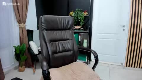 Snapshot of fireflowers_ chatting on September 9, 9:15 pm Kallisy online show from September 9, 9:15 pm