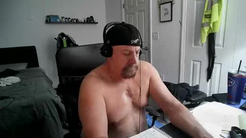 Snapshot of flaguy3233 chatting on February 5, 4:48 am Florida guy online show from February 5, 4:48 am