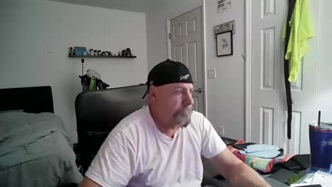 Snapshot of flaguy3233 chatting on February 16, 3:58 am Florida guy online show from February 16, 3:58 am