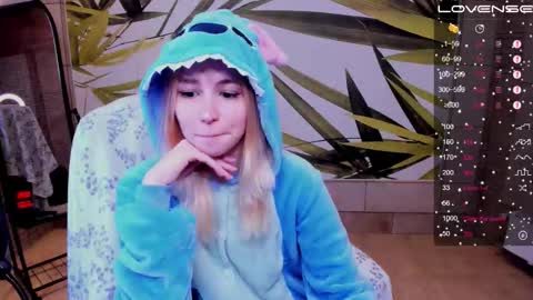 Snapshot of fleximona chatting on October 19, 8:30 am FlexiMona online show from October 19, 8:30 am