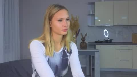 Snapshot of flirtbubble chatting on October 2, 7:23 pm Doloras online show from October 2, 7:23 pm