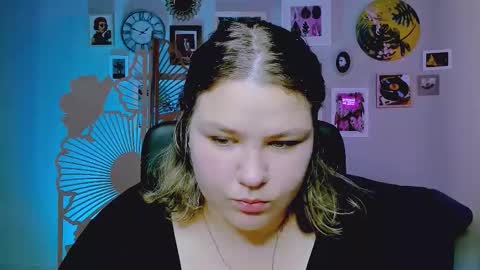 florenceanderson_ online show from October 6, 9:27 am