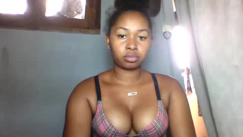 Snapshot of florencia011 chatting on February 23, 8:06 am florencia011 online show from February 23, 8:06 am