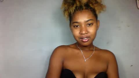 Snapshot of florencia011 chatting on March 9, 9:24 am florencia011 online show from March 9, 9:24 am