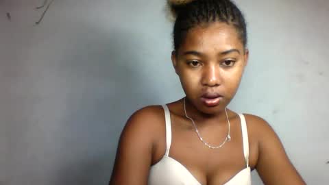 Snapshot of florencia011 chatting on March 12, 8:19 am florencia011 online show from March 12, 8:19 am