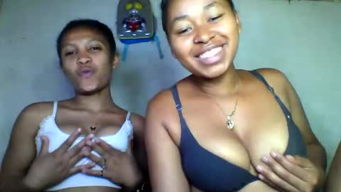 Snapshot of florencia011 chatting on October 19, 6:12 pm florencia011 online show from October 19, 6:12 pm
