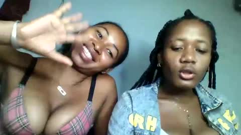 Snapshot of florencia011 chatting on February 21, 4:18 am florencia011 online show from February 21, 4:18 am