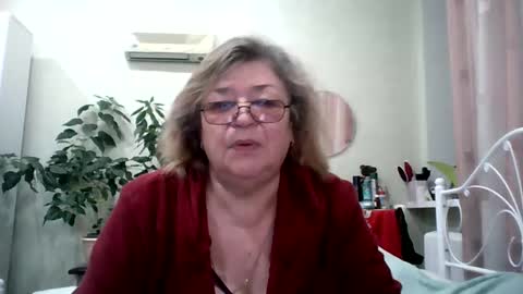 Snapshot of flowerlover8 chatting on March 1, 3:32 am Flowerlower online show from March 1, 3:32 am