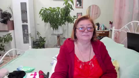 Snapshot of flowerlover8 chatting on September 18, 7:18 pm Flowerlower online show from September 18, 7:18 pm