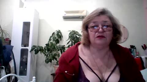 Snapshot of flowerlover8 chatting on February 22, 5:35 pm Flowerlower online show from February 22, 5:35 pm