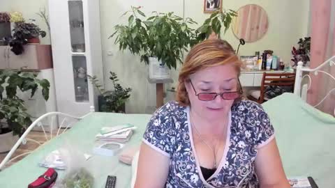 Snapshot of flowerlover8 chatting on October 9, 6:24 pm Flowerlower online show from October 9, 6:24 pm