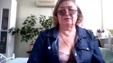 Snapshot of flowerlover8 chatting on February 27, 8:46 am Flowerlower online show from February 27, 8:46 am