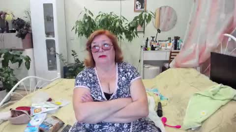 Snapshot of flowerlover8 chatting on October 12, 3:48 pm Flowerlower online show from October 12, 3:48 pm