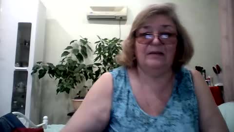 Snapshot of flowerlover8 chatting on February 19, 8:41 pm Flowerlower online show from February 19, 8:41 pm