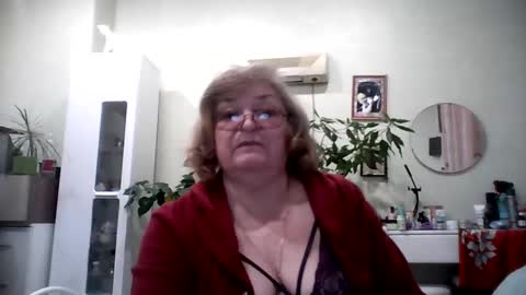 Snapshot of flowerlover8 chatting on February 24, 8:25 pm Flowerlower online show from February 24, 8:25 pm