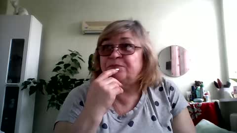 Snapshot of flowerlover8 chatting on March 3, 12:06 pm Flowerlower online show from March 3, 12:06 pm
