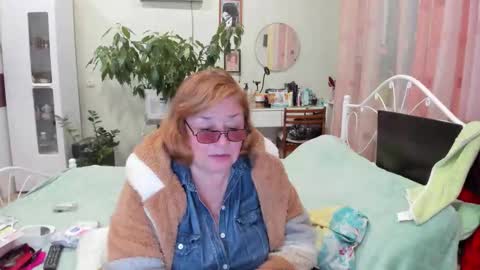 Snapshot of flowerlover8 chatting on September 30, 6:07 pm Flowerlower online show from September 30, 6:07 pm