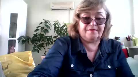 Snapshot of flowerlover8 chatting on March 7, 2:01 pm Flowerlower online show from March 7, 2:01 pm
