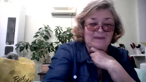 Snapshot of flowerlover8 chatting on February 28, 4:53 pm Flowerlower online show from February 28, 4:53 pm