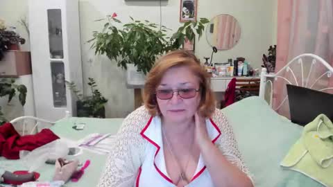 Snapshot of flowerlover8 chatting on October 8, 6:14 pm Flowerlower online show from October 8, 6:14 pm