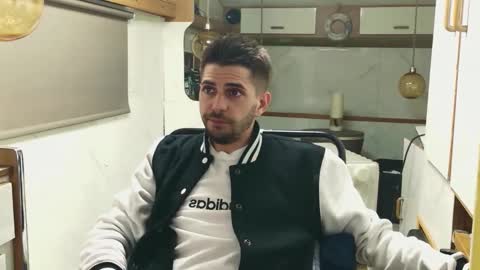 independent model online show from March 18, 7:53 pm