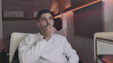 independent model online show from November 30, 7:21 pm