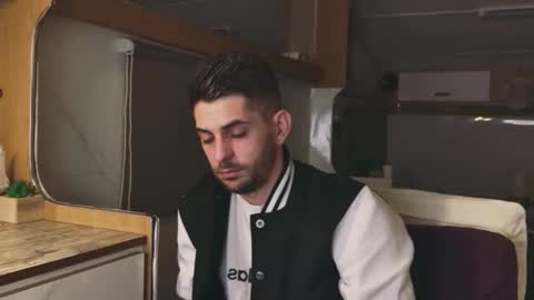 independent model online show from January 31, 9:01 pm