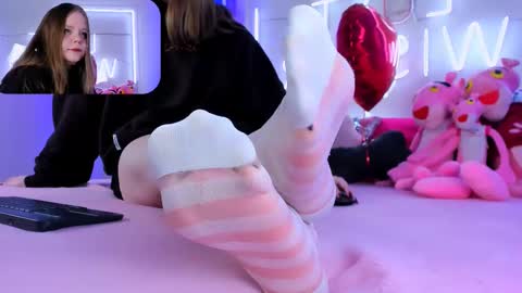 Snapshot of footfetish_baby chatting on February 18, 4:58 pm Molly online show from February 18, 4:58 pm