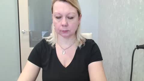 forever_smilex online show from February 27, 6:13 am