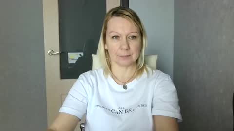 forever_smilex online show from February 12, 12:22 pm