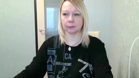 forever_smilex online show from February 14, 6:23 am