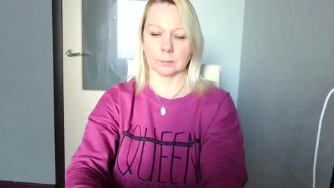 forever_smilex online show from February 7, 12:39 pm