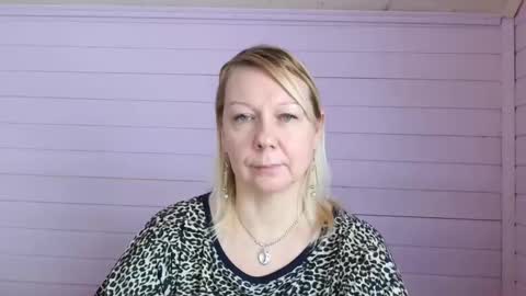 forever_smilex online show from February 6, 8:39 am