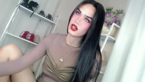 KHATRINA STACIE MARIE online show from April 13, 4:50 am