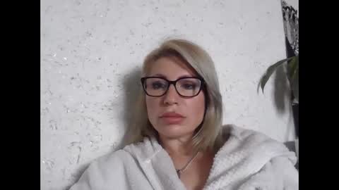 fox_red_lady7 online show from May 5, 8:42 am