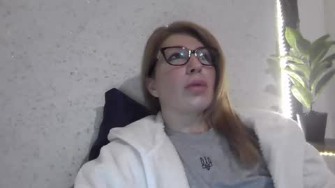 fox_red_lady7 online show from March 11, 8:09 pm