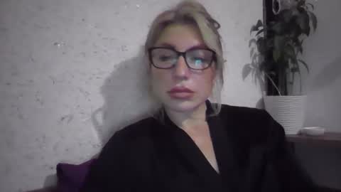 fox_red_lady7 online show from November 11, 10:23 pm