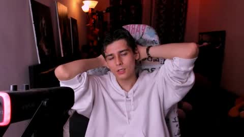 Foxicfu online show from April 4, 2:35 pm