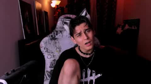 Foxicfu online show from April 1, 3:42 pm