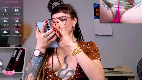 Snapshot of foxrinehelen chatting on March 3, 7:17 pm Helen - My streams are Monday - Friday at 8 AM NY time online show from March 3, 7:17 pm