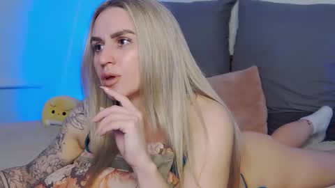 Foxy Kimmi online show from April 19, 5:41 am