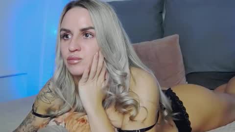 Foxy Kimmi online show from February 19, 5:28 am