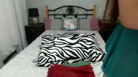 foxyhershey online show from December 20, 9:06 pm