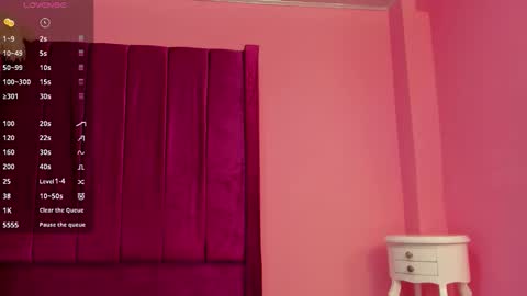 foxyhillx online show from December 18, 8:04 pm